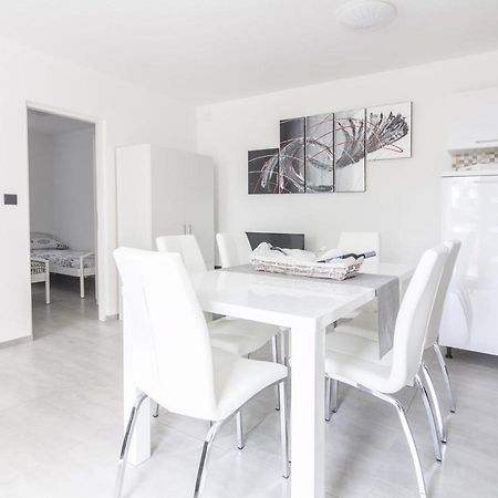 New Family 2 Bedroom Apartment Vodnjan Esterno foto