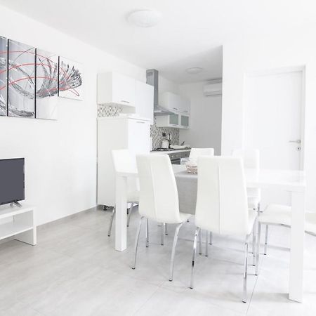 New Family 2 Bedroom Apartment Vodnjan Esterno foto
